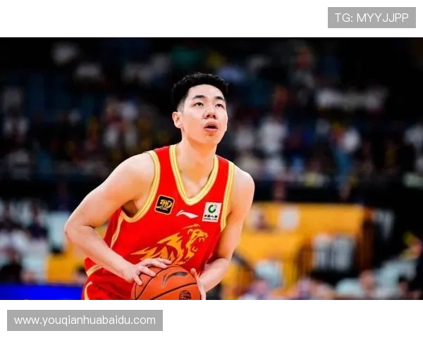 布朗精妙绕挡拆助攻 朱俊龙左翼三分轻松命中助力球队反击